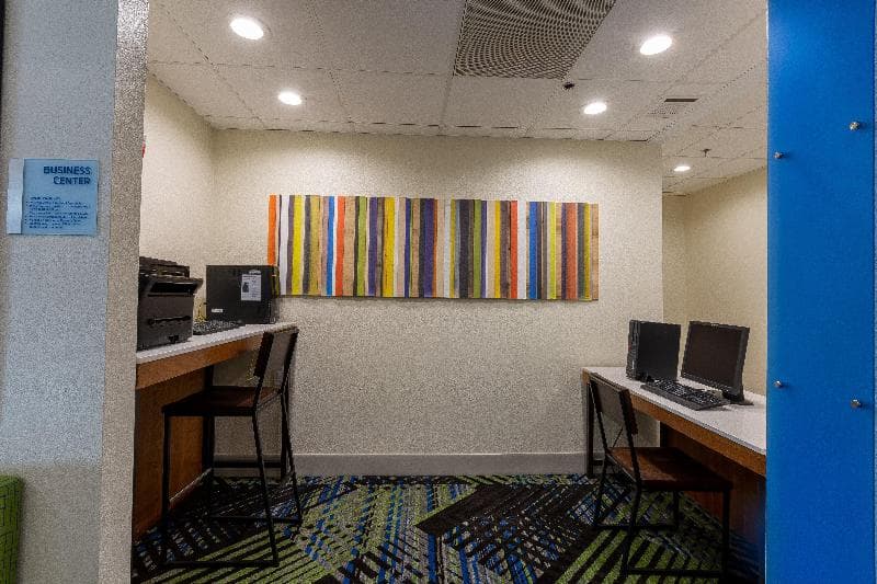 Holiday Inn Express & Suites Arlington North main