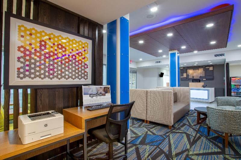 Holiday Inn Express & Suites Deland South photo 1