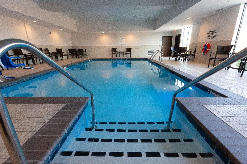 Holiday Inn Express & Suites Kingfisher photo 1