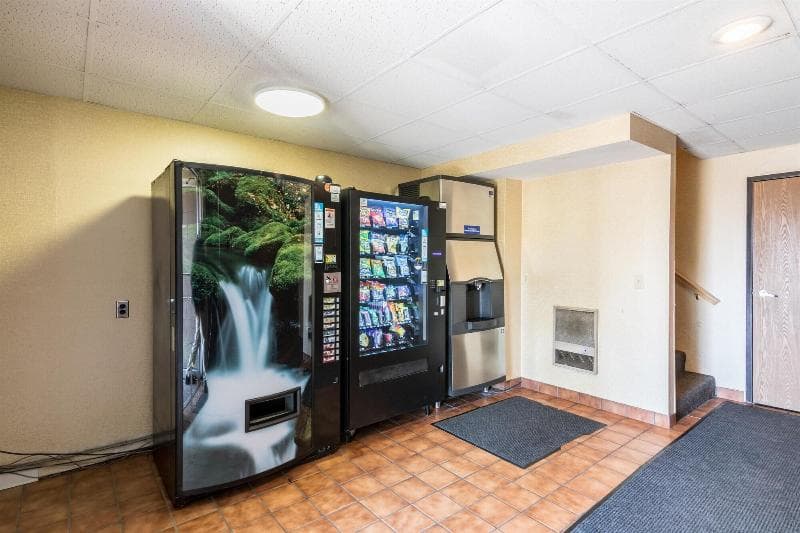 Motel 6 Eau Claire 3