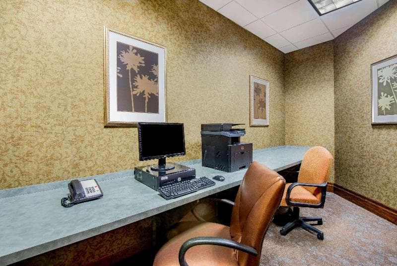 La Quinta Inn & Suites by Wyndham Edgewood / Aberdeen-South photo 1