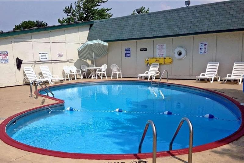 Travelodge By Wyndham Lansing 4