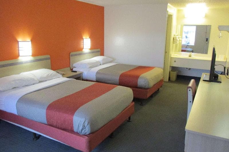 Travelodge By Wyndham Lansing 2