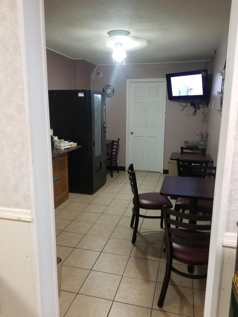 Island Inn 5