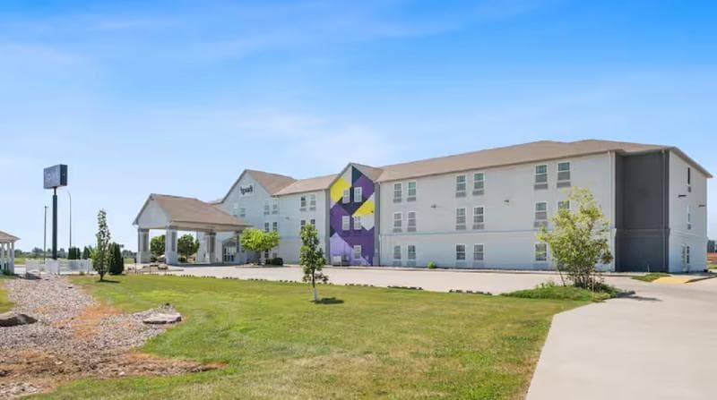 Spark By Hilton Minot 5