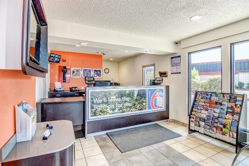 Motel 6 Stockton - Charter Way West 4