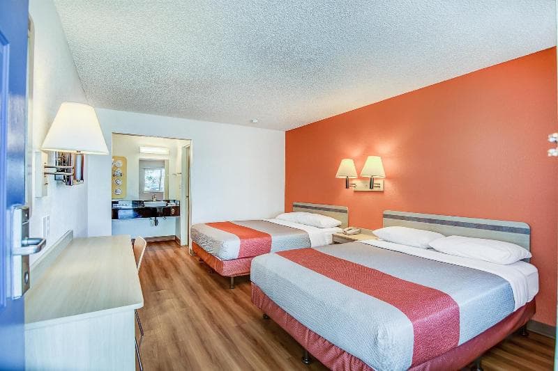 Motel 6 Stockton - Charter Way West 3