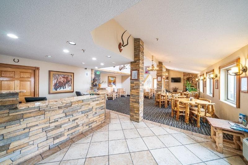 Alpine Inn & Suites 5