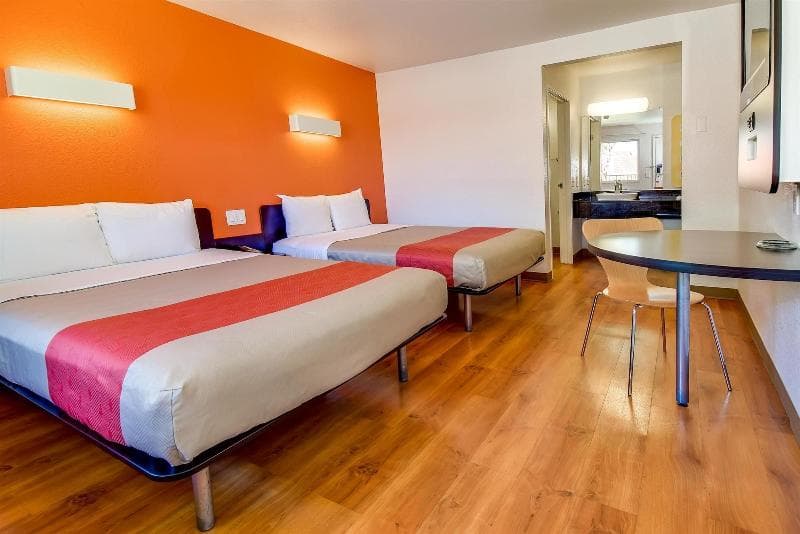 Motel 6 Riverside South 3