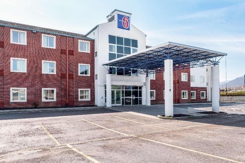 Motel 6 Newport 3