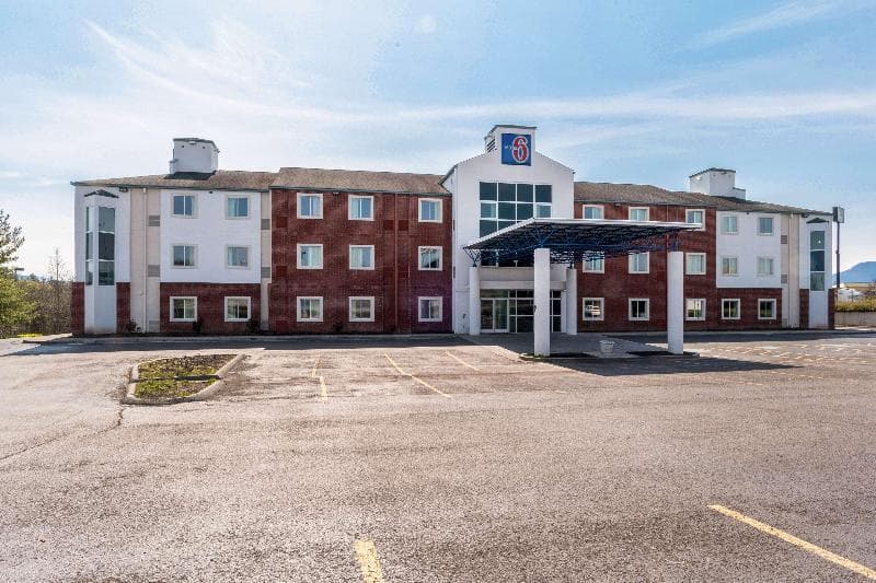 Motel 6 Newport 5