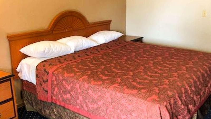 Crown Lodge Motel Oakland main