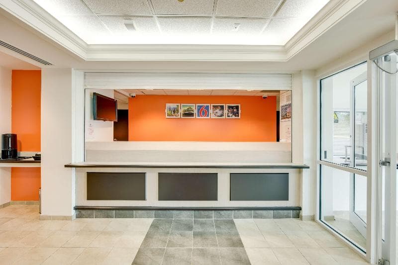 Motel 6 Toronto 2
