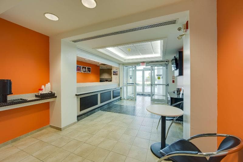 Motel 6 Toronto 5