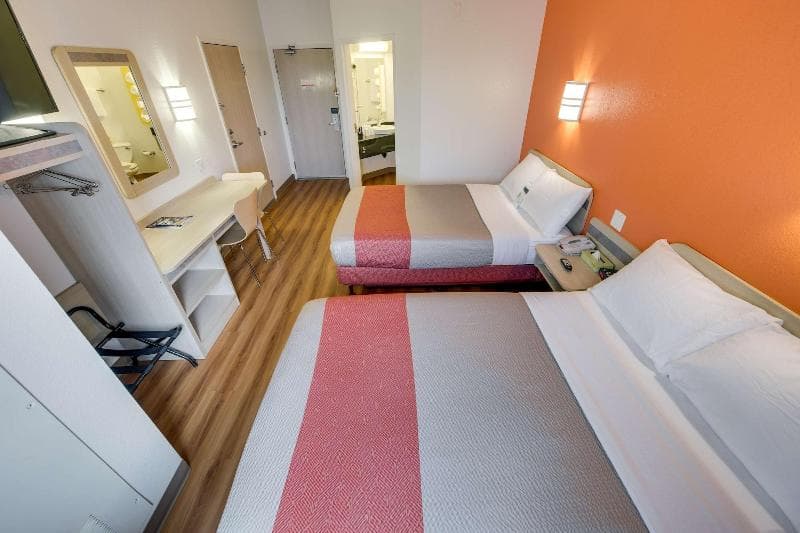 Motel 6 Toronto main