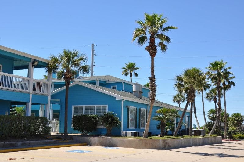 Plantation Suites And Conference Center 3