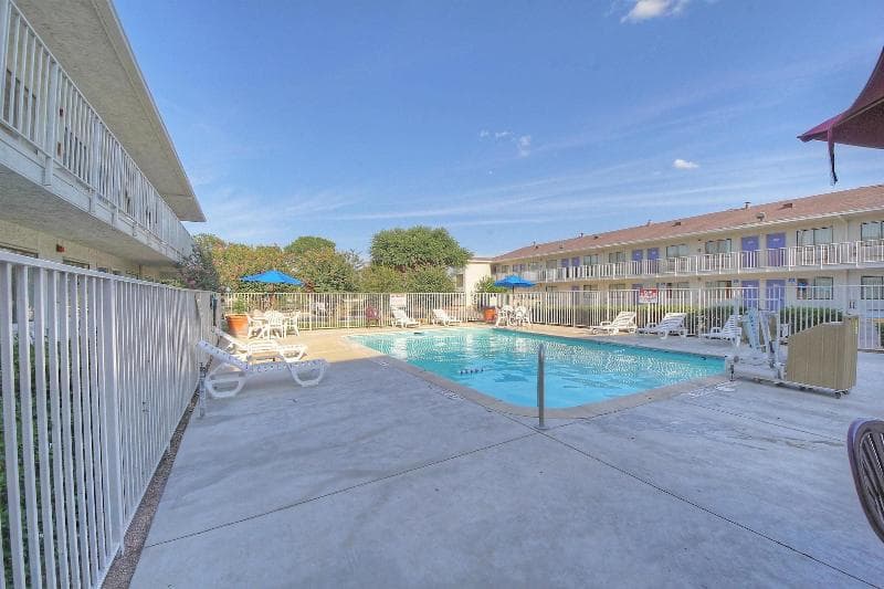 Motel 6 San Antonio - Fiesta photo 1