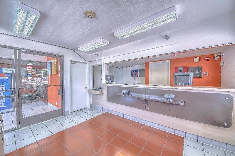 Motel 6 San Antonio - Fiesta 4