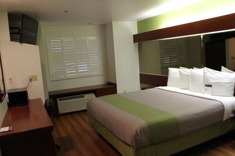 Motel 6 Dixon 3