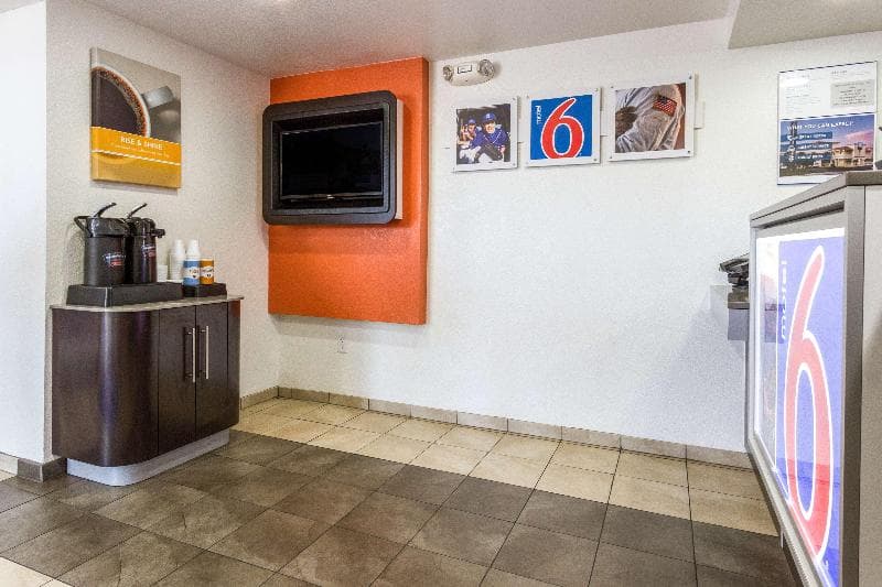 Motel 6 Phoenix Tempe Priest Dr 4
