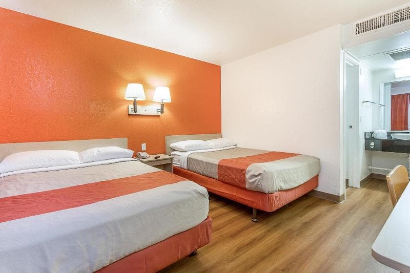 Motel 6 Phoenix North Bell Road photo 1