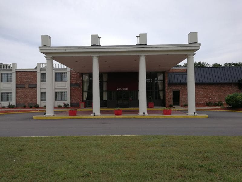 Mystic River Hotel & Suites main