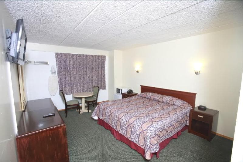 Meadowbrook Motor Lodge 3