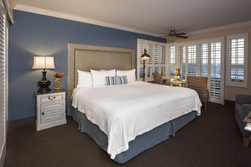 Sand Pebbles Inn 5