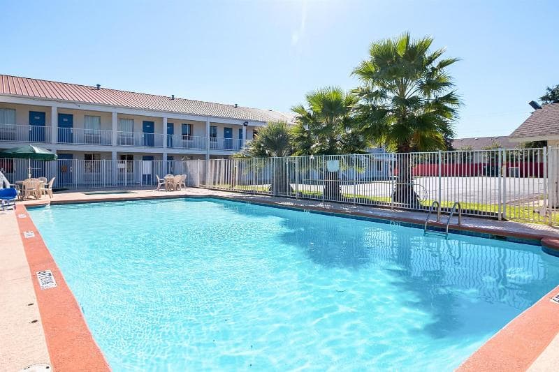 Motel 6 Round Rock main