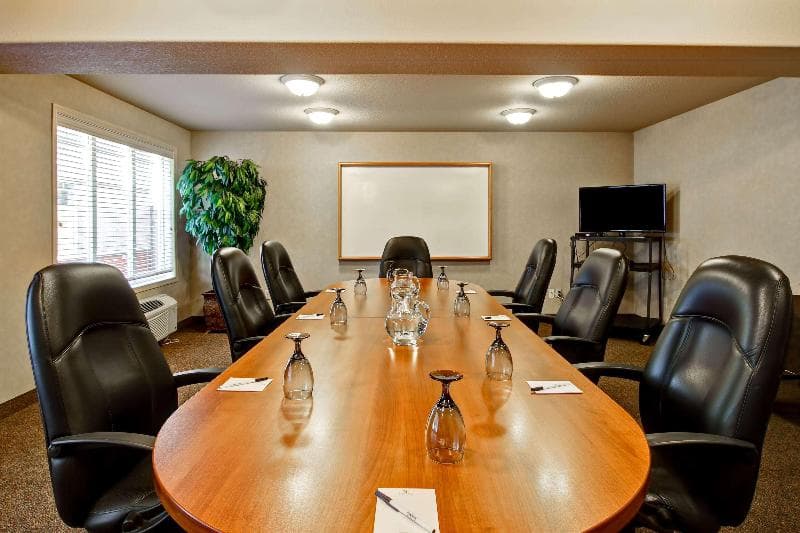 Ramada By Wyndham Ponoka main