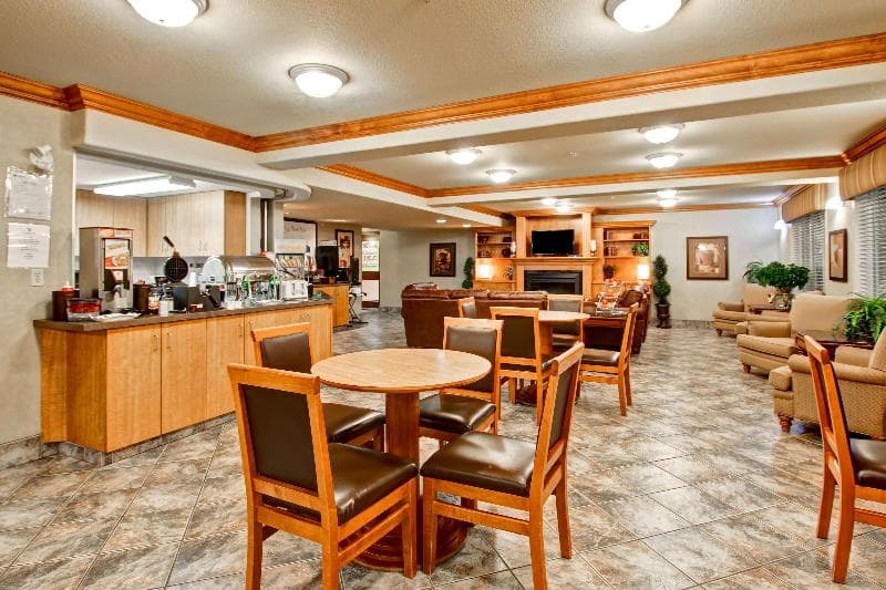 Ramada By Wyndham Ponoka 3