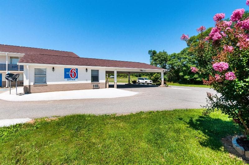 Motel 6 Charles Town 5