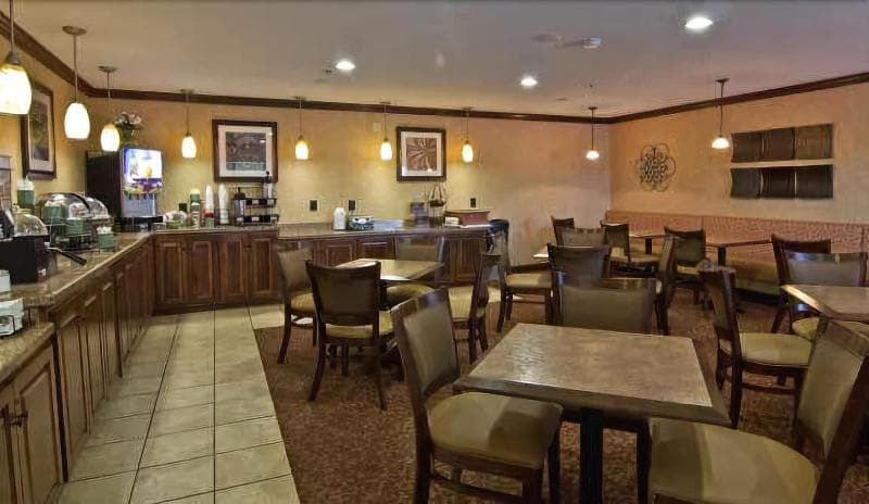 Christopher Inn & Suites 3