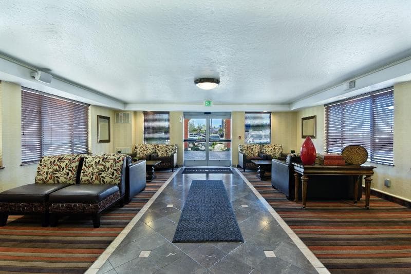 Oxford Suites Lancaster 5