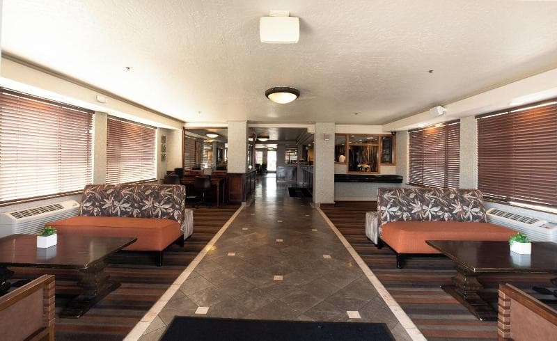 Oxford Suites Lancaster 4