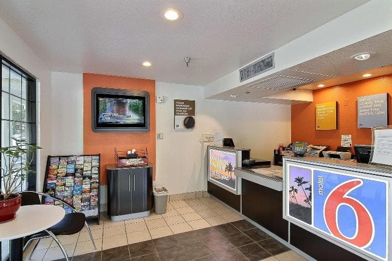 Motel 6 Thousand Oaks South 2