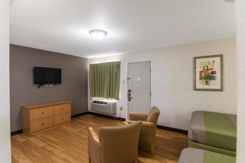 Studio 6 Lubbock Medical Center 2
