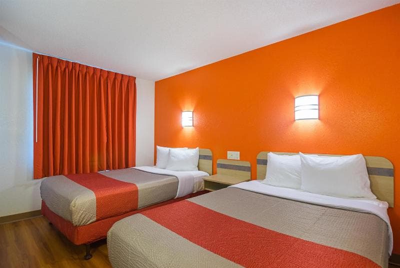 Motel 6 Toronto East Whitby 3