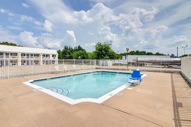Motel 6 Lindale Tx main