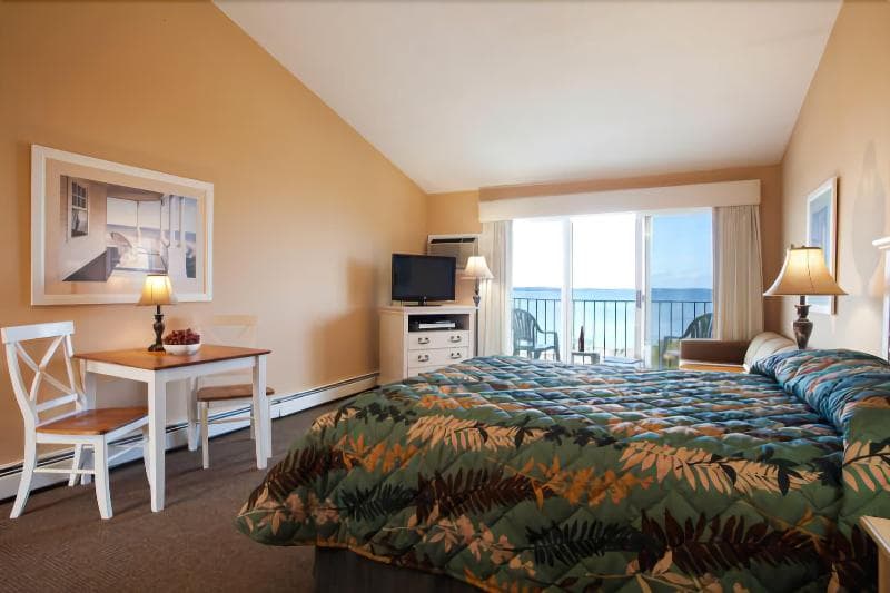 Pointes North Beachfront Resort Hotel 3