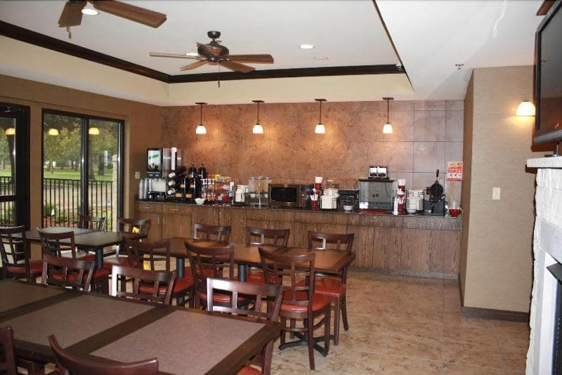 Parkwood Inn And Suites photo 1