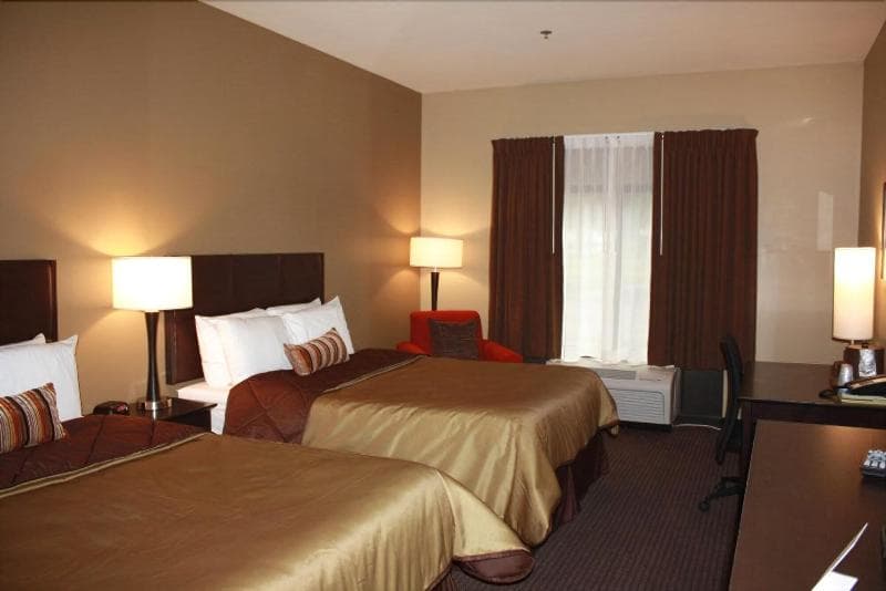Parkwood Inn And Suites 2