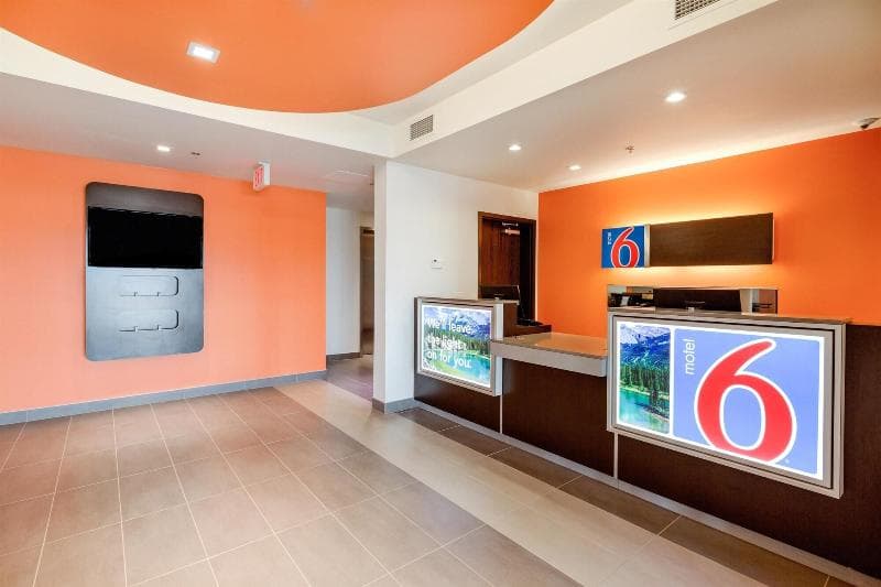 Motel 6 Airdrie 4