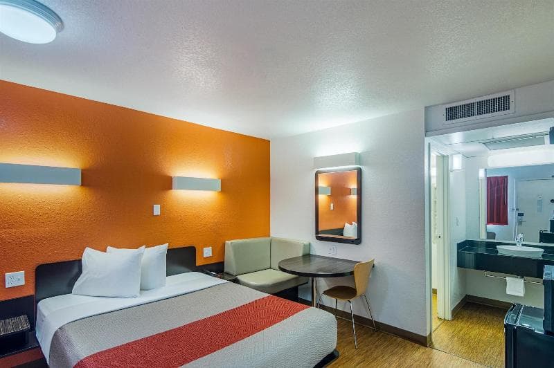 Motel 6 4