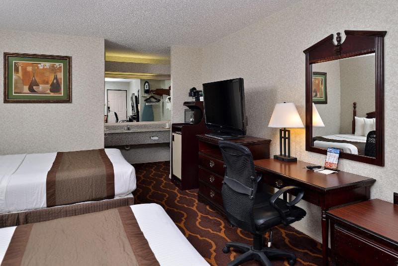 Mockingbird Inn & Suites 4