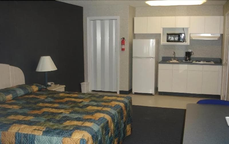 Studio Inn & Suites photo 1