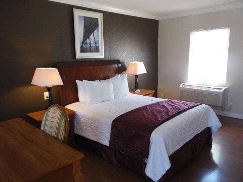 Hi-Way Host Motel 5