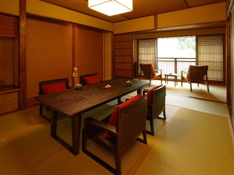 Hakone Yumoto Onsen Yaeikan 4