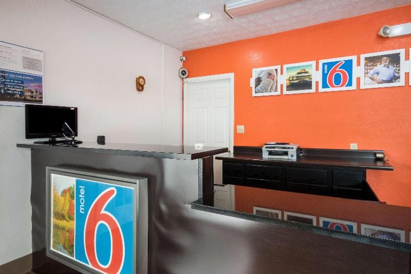 Motel 6 Parkersburg 4
