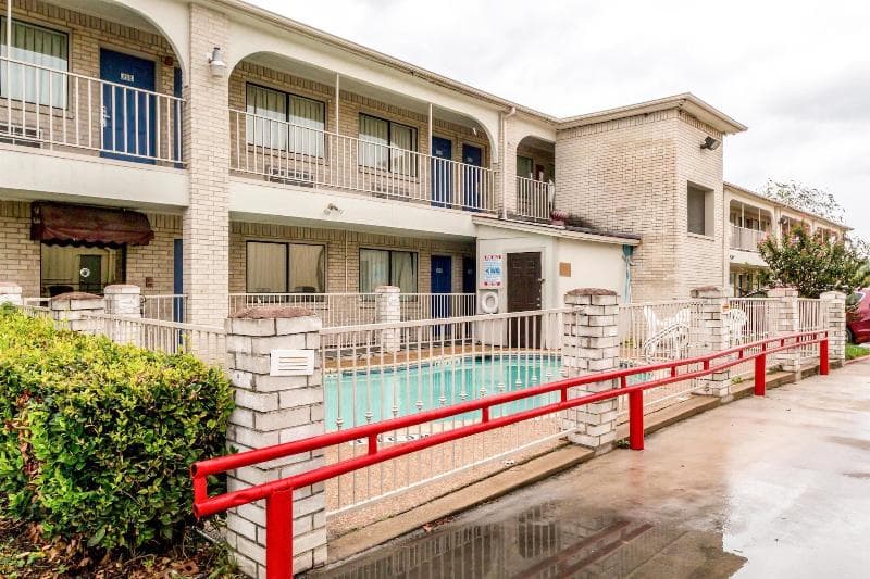 Motel 6 San Antonio Splashtown main